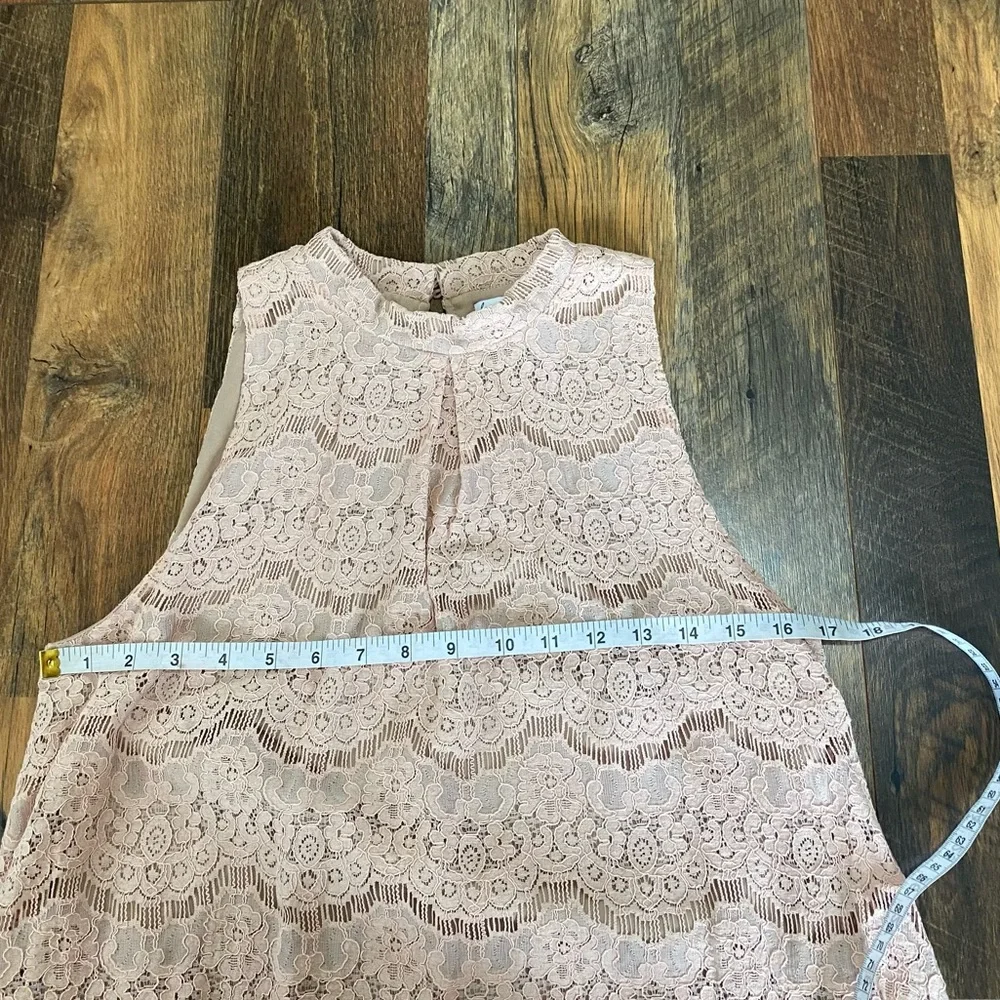 Beautiful lace blush top - Picture 3 of 6